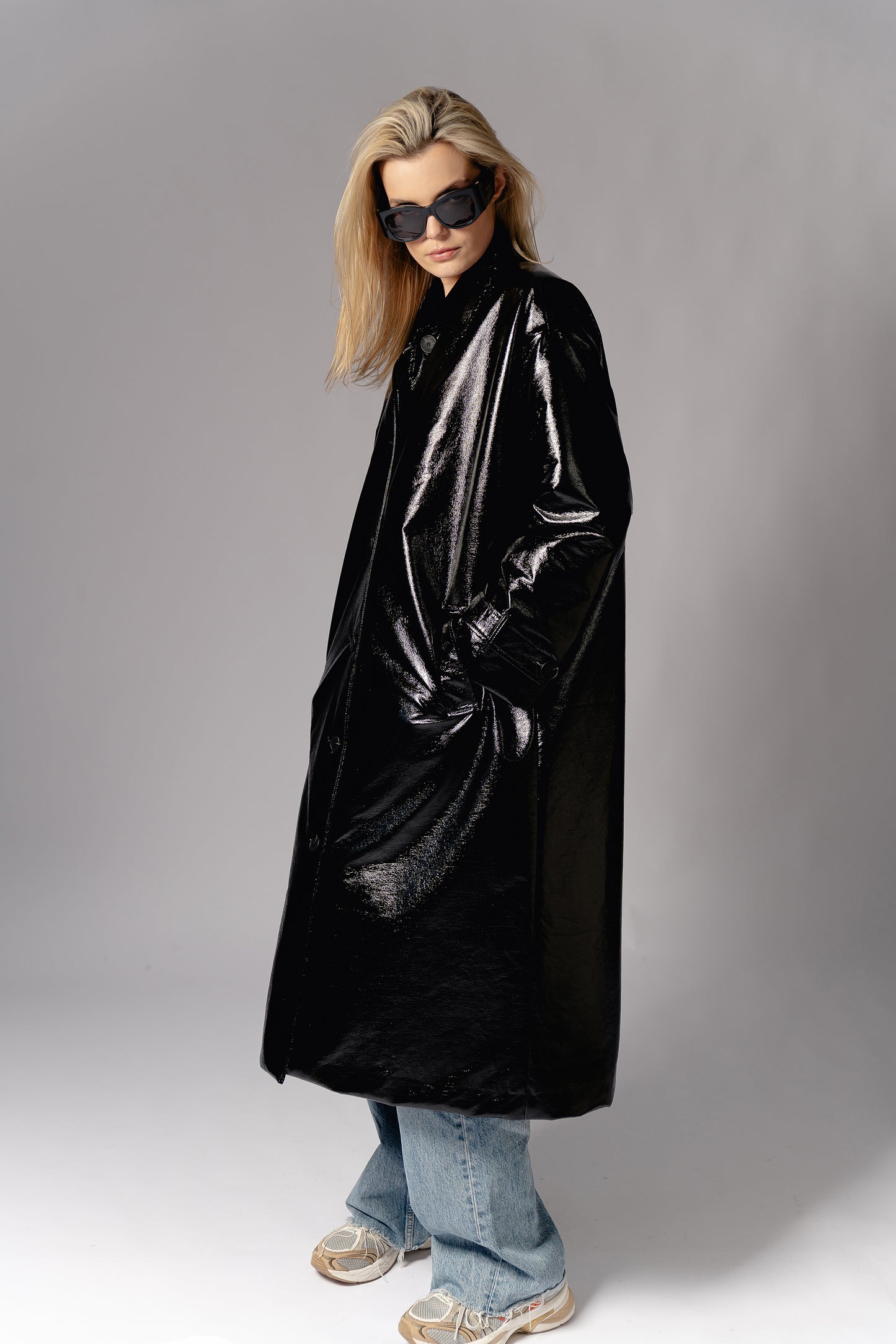STORM01W - Black