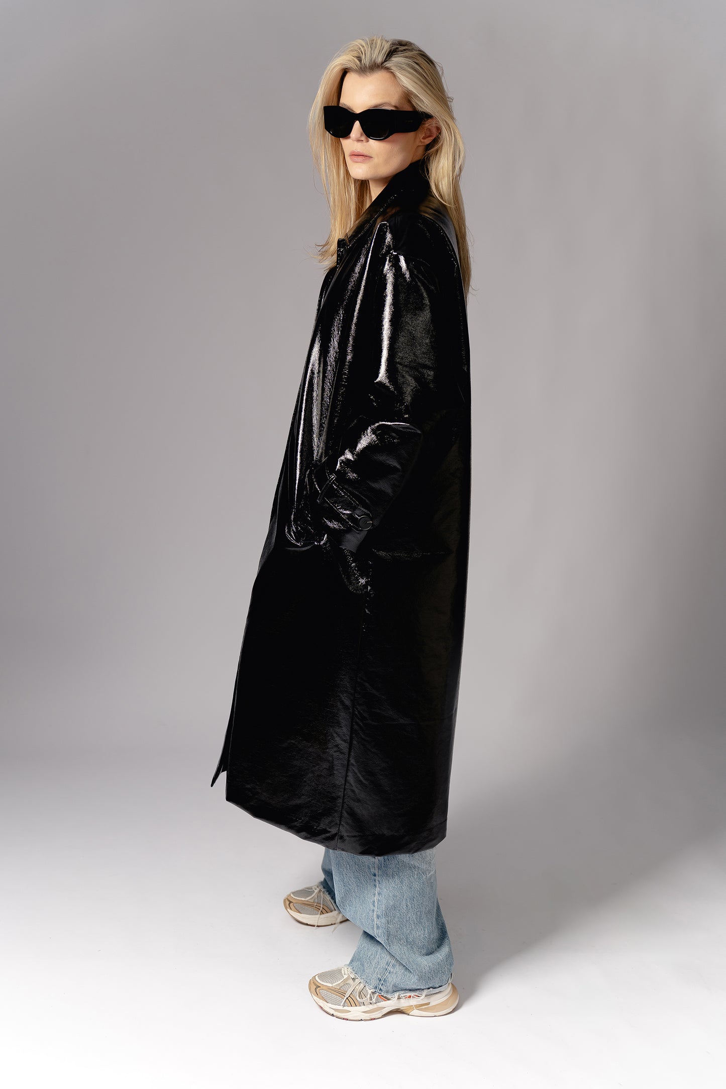 STORM01W - Black