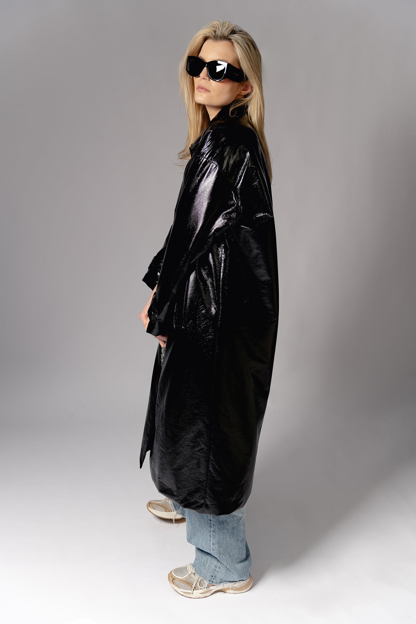 STORM01W - Black